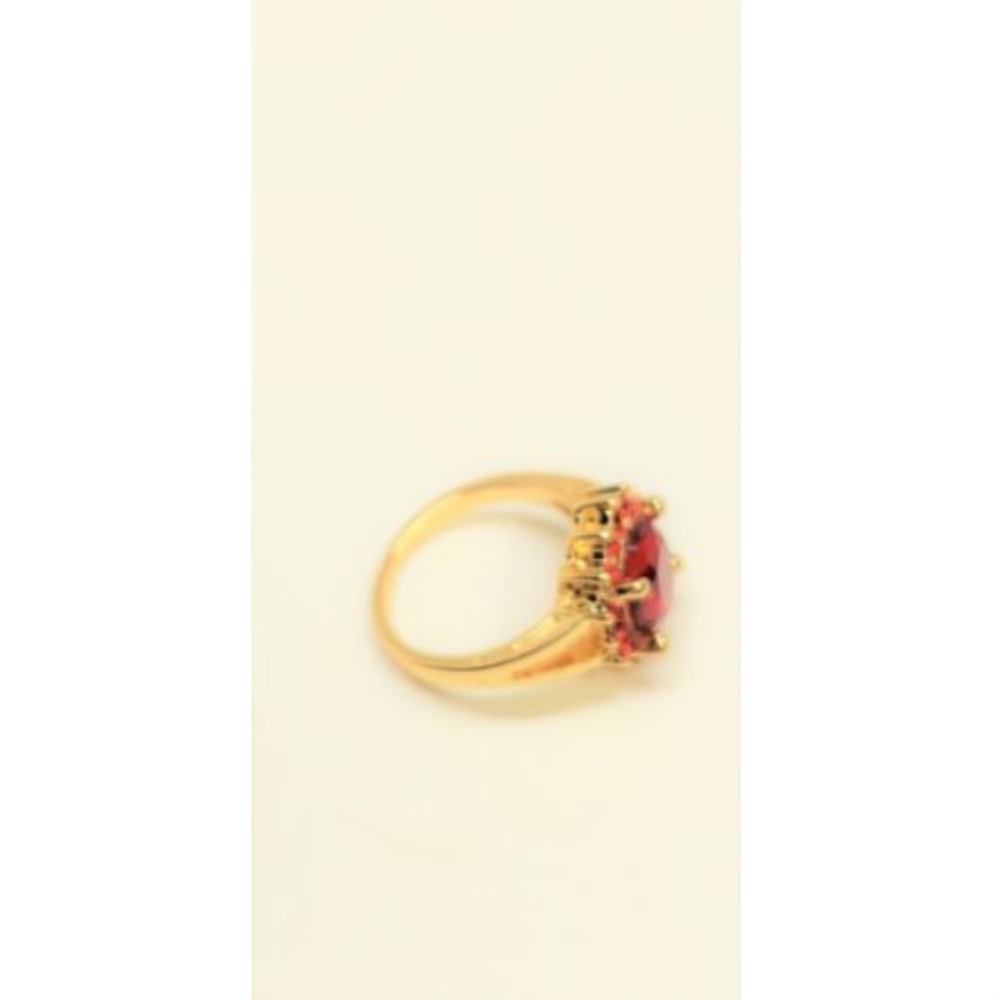 Red Rhinestone Ring Size 7 - Picture 4 of 5
